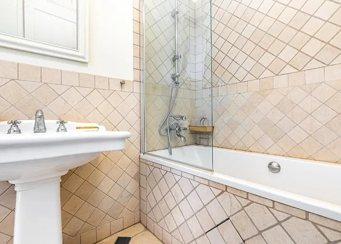 In The Heart Of Le Marais! *